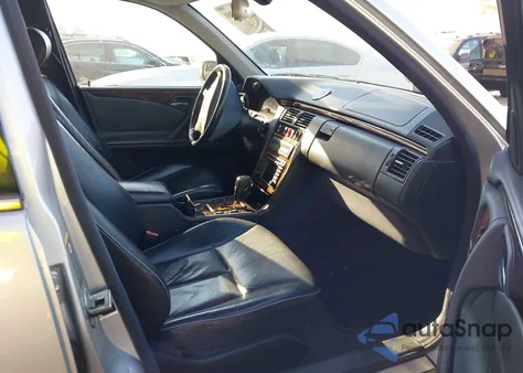 2001 Mercedes-Benz E 320 z USA, uszkodzony, nr VIN WDBJF65J81B284389